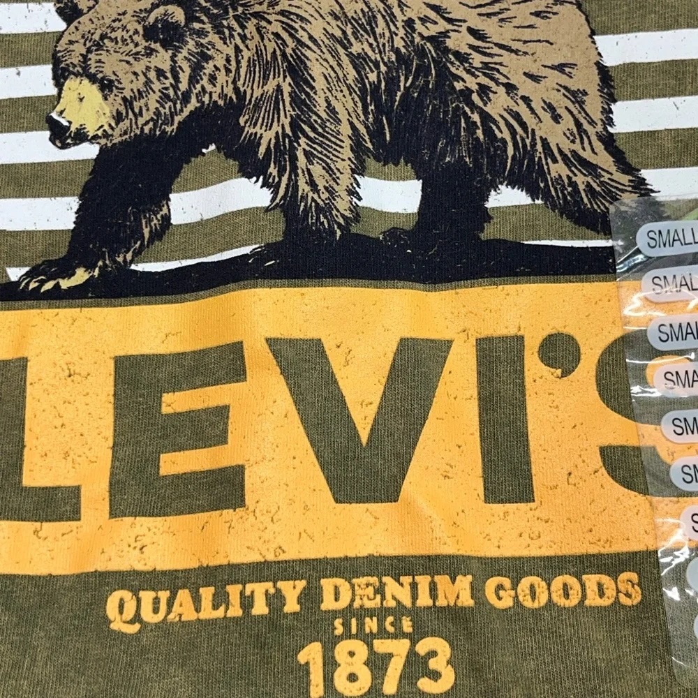 Levi's Graphic Tee Mens S Army Green W/Gold Accents‎ Cotton Outdoor Gorpcore
